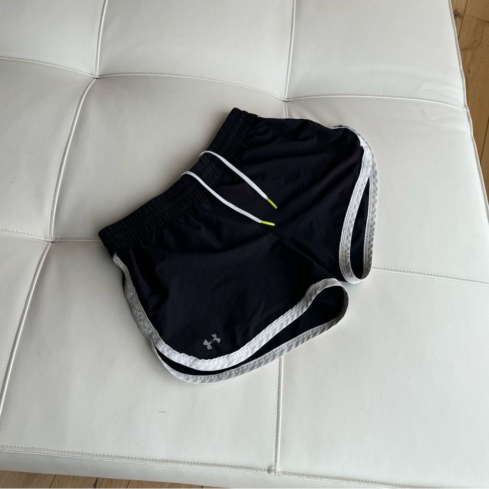 Women’s Under Armour Running Heat Gear Semi Fitted Shorts - Size XS